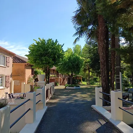 Le Moulin Du Comte Bed & Breakfast Bourrouillan