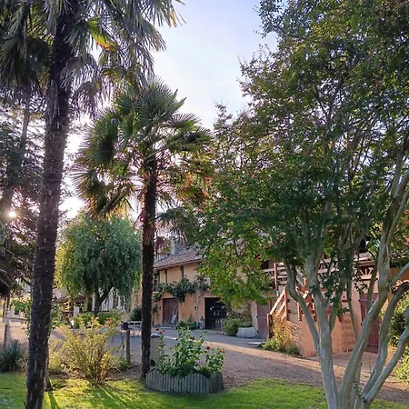 לינה וארוחת בוקר Le Moulin Du Comte Bourrouillan