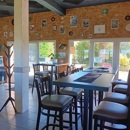 לינה וארוחת בוקר Le Moulin Du Comte 3*