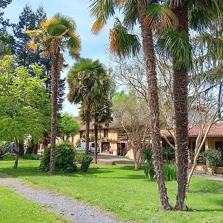 לינה וארוחת בוקר Le Moulin Du Comte 3*