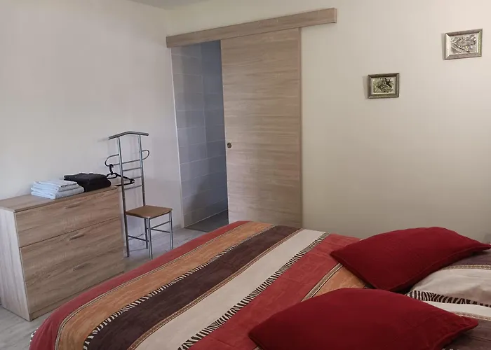 Le Moulin Du Comte 住宿加早餐酒店 Bourrouillan