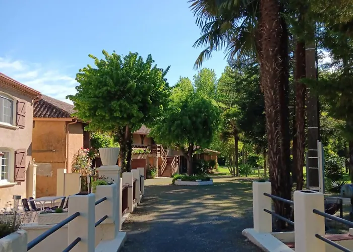 Le Moulin Du Comte Frühstückspension Bourrouillan